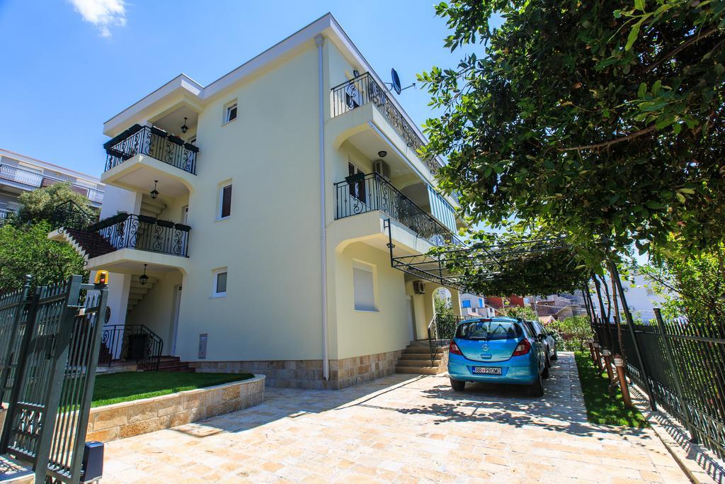 Apartments Aleksic Bar Bagian luar foto